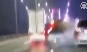 FSM Köprüsü'ndeki trafik kazası araç kamerasında