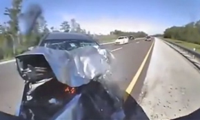 ABD'de kaza yapan sürücüyü aracına çarptığı polis kurtardı