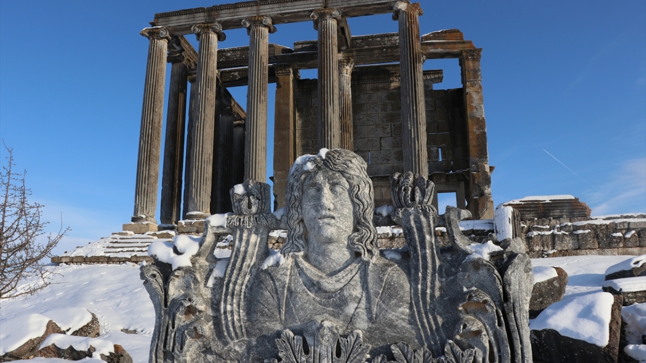 Roma döneminde antik kentte 80-100 bin kişinin yaşadığı tahmin ediliyor. 