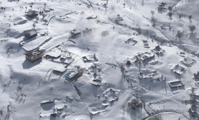 Mehmetçik köyde mahsur kalan hastayı hastaneye ulaştırdı