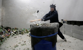 Çin'de stres atmak isteyenlerin tercihi: Öfke Odası